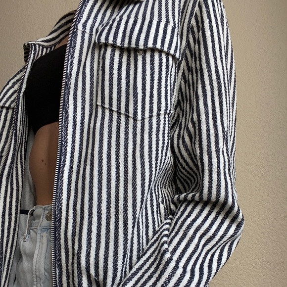 Zara striped structured collared zip-up - Picture 13 of 14